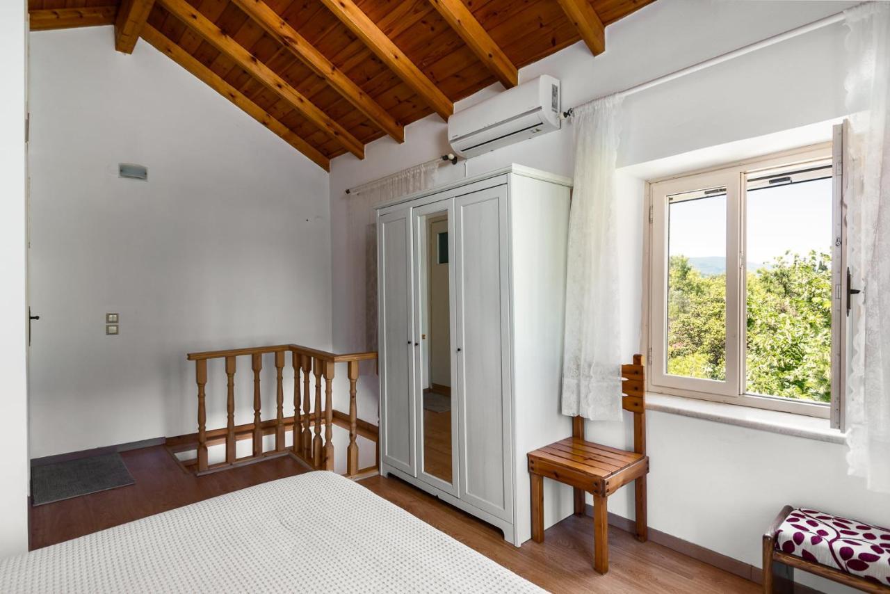 Traditional Rustic Maisonette By Konnect Agios Ioannis Peristeron  Exterior photo