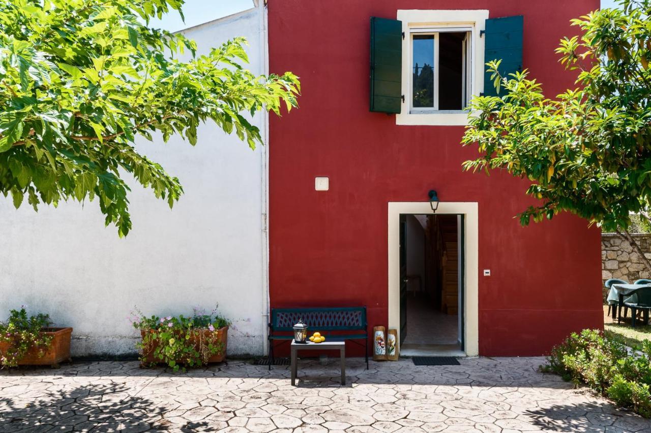 Traditional Rustic Maisonette By Konnect Agios Ioannis Peristeron  Exterior photo