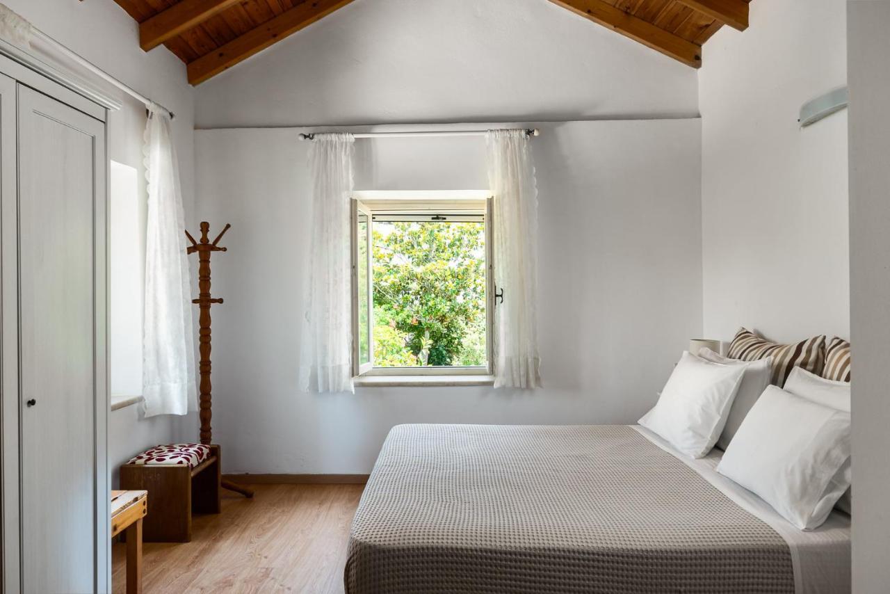 Traditional Rustic Maisonette By Konnect Agios Ioannis Peristeron  Exterior photo