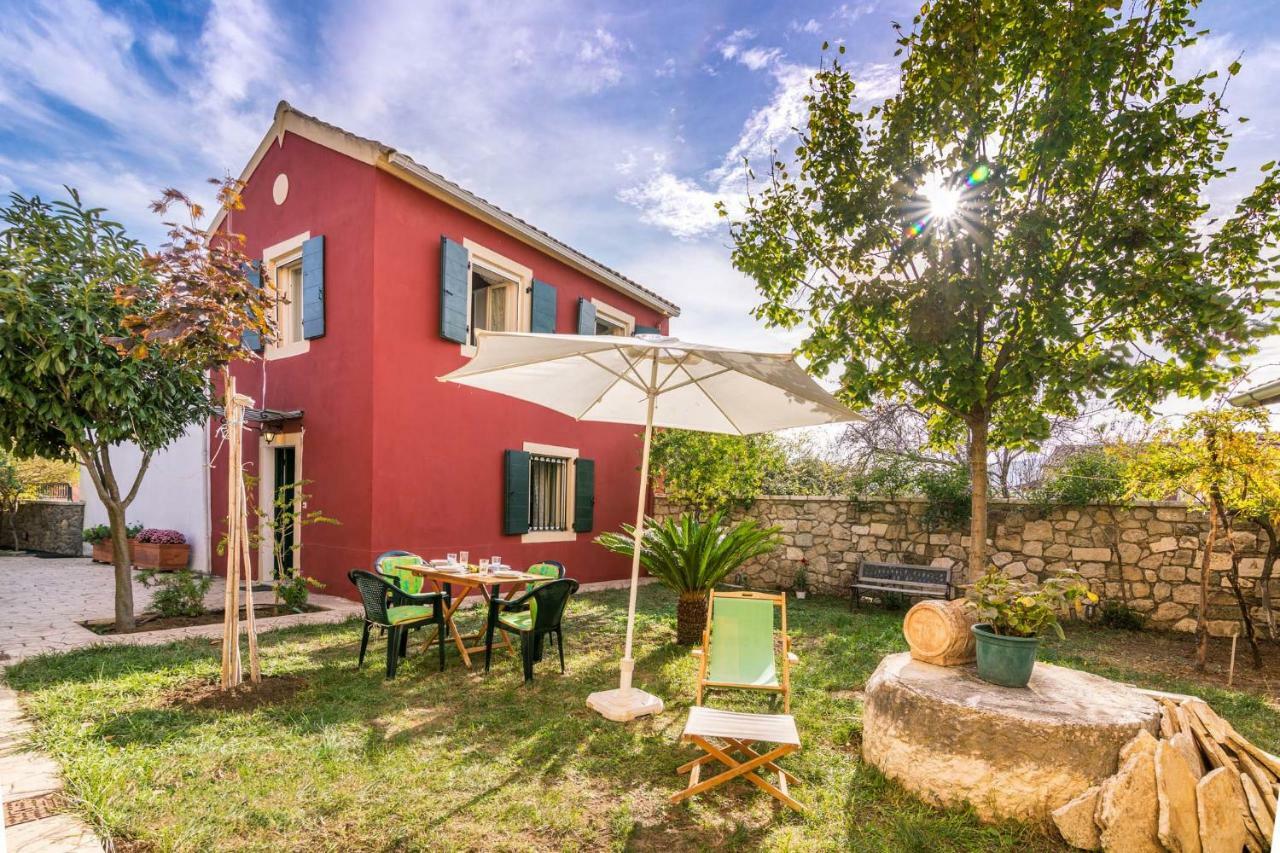 Traditional Rustic Maisonette By Konnect Agios Ioannis Peristeron  Exterior photo