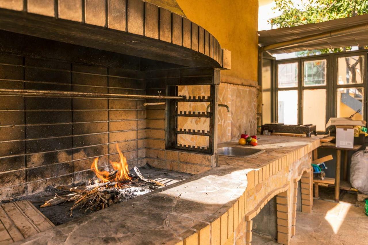 Traditional Rustic Maisonette By Konnect Agios Ioannis Peristeron  Exterior photo